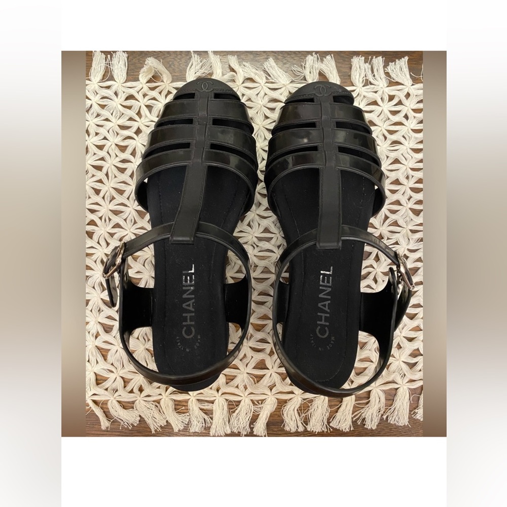 RE-POSHING 90’S CHANEL GUMMIE PLATFORM SANDALS SIZE 38 EXCELLENT USED CONDITION